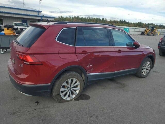 Красный Фольксваген Тигуан, объемом двигателя 2 л и пробегом 78 тыс. км за 3900 $, фото 2 на Automoto.ua