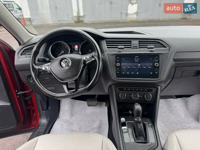 Червоний Фольксваген Тігуан, об'ємом двигуна 1.98 л та пробігом 176 тис. км за 16988 $, фото 19 на Automoto.ua