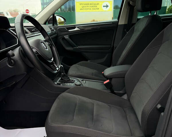 Красный Фольксваген Тигуан, объемом двигателя 1.98 л и пробегом 64 тыс. км за 29000 $, фото 14 на Automoto.ua