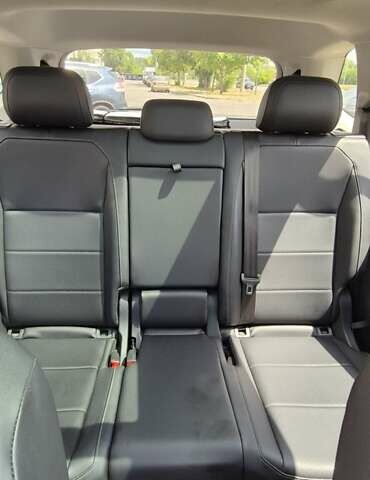 Червоний Фольксваген Тігуан, об'ємом двигуна 1.98 л та пробігом 110 тис. км за 21600 $, фото 8 на Automoto.ua