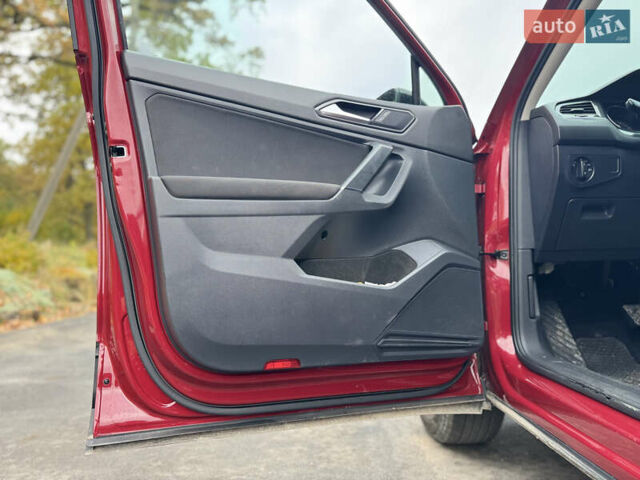 Красный Фольксваген Тигуан, объемом двигателя 2 л и пробегом 156 тыс. км за 16700 $, фото 72 на Automoto.ua