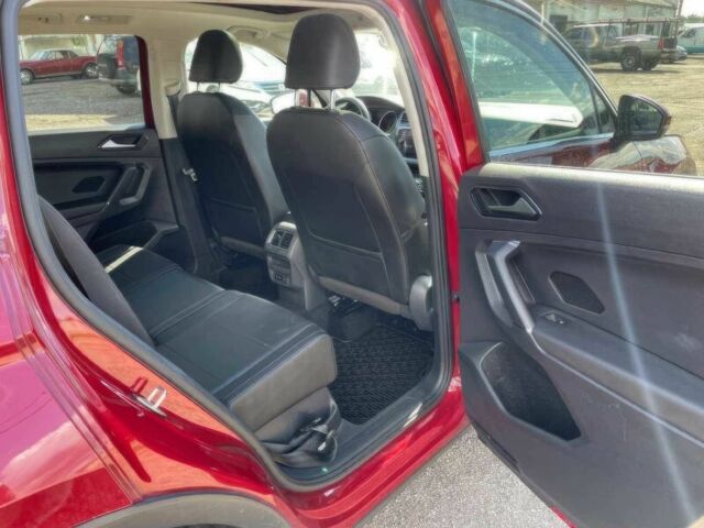 Червоний Фольксваген Тігуан, об'ємом двигуна 2 л та пробігом 49 тис. км за 9850 $, фото 13 на Automoto.ua