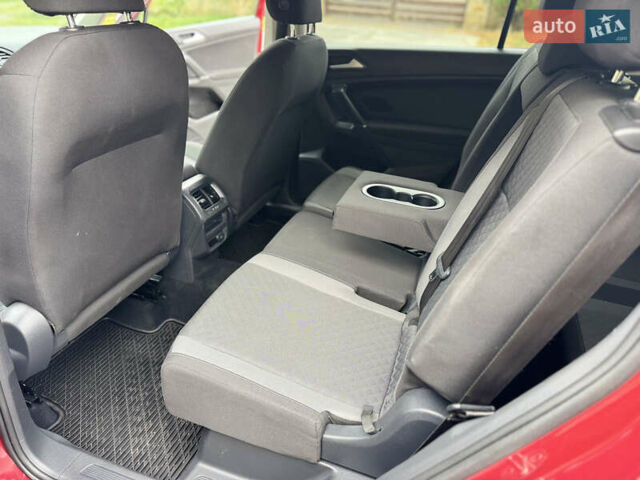 Красный Фольксваген Тигуан, объемом двигателя 2 л и пробегом 156 тыс. км за 16700 $, фото 70 на Automoto.ua