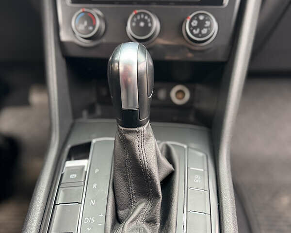 Красный Фольксваген Тигуан, объемом двигателя 2 л и пробегом 156 тыс. км за 16700 $, фото 75 на Automoto.ua