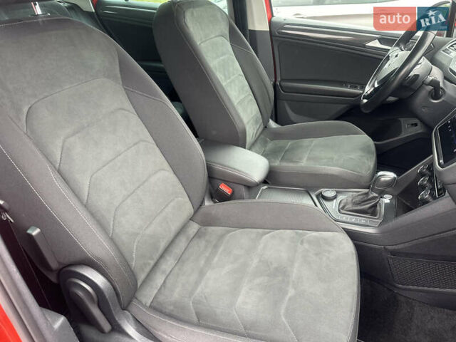 Красный Фольксваген Тигуан, объемом двигателя 1.97 л и пробегом 97 тыс. км за 26300 $, фото 19 на Automoto.ua