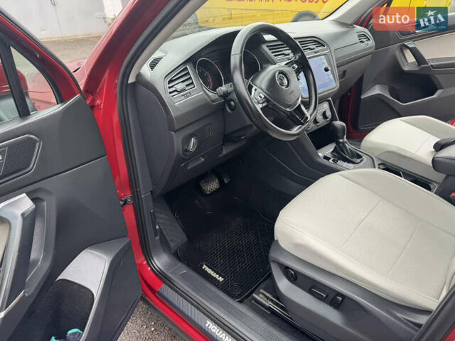 Червоний Фольксваген Тігуан, об'ємом двигуна 1.98 л та пробігом 176 тис. км за 16588 $, фото 9 на Automoto.ua