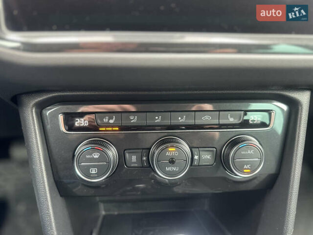 Красный Фольксваген Тигуан, объемом двигателя 1.97 л и пробегом 97 тыс. км за 26300 $, фото 27 на Automoto.ua