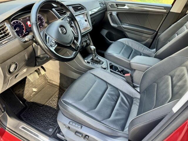 Червоний Фольксваген Тігуан, об'ємом двигуна 2 л та пробігом 91 тис. км за 18900 $, фото 7 на Automoto.ua