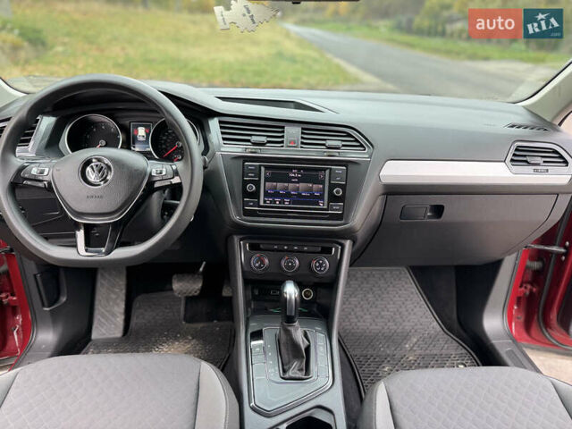 Красный Фольксваген Тигуан, объемом двигателя 2 л и пробегом 156 тыс. км за 16700 $, фото 69 на Automoto.ua