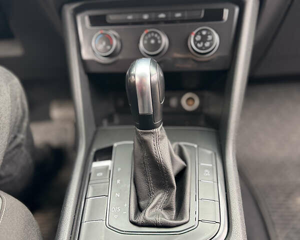 Красный Фольксваген Тигуан, объемом двигателя 2 л и пробегом 156 тыс. км за 16700 $, фото 74 на Automoto.ua