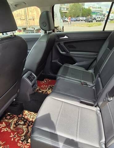 Червоний Фольксваген Тігуан, об'ємом двигуна 1.98 л та пробігом 110 тис. км за 21600 $, фото 13 на Automoto.ua