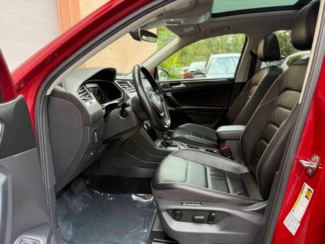 Красный Фольксваген Тигуан, объемом двигателя 2 л и пробегом 40 тыс. км за 11100 $, фото 7 на Automoto.ua