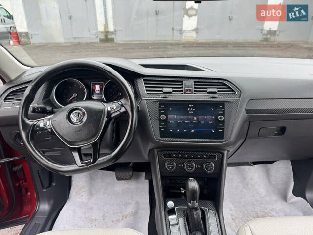 Червоний Фольксваген Тігуан, об'ємом двигуна 1.98 л та пробігом 176 тис. км за 16988 $, фото 18 на Automoto.ua