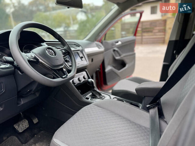 Красный Фольксваген Тигуан, объемом двигателя 2 л и пробегом 156 тыс. км за 16700 $, фото 73 на Automoto.ua