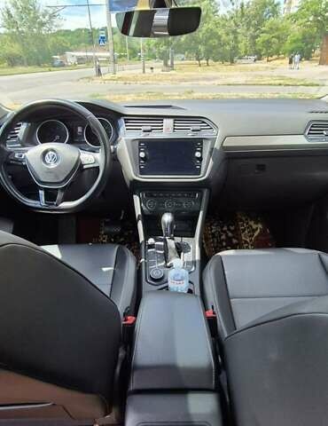 Червоний Фольксваген Тігуан, об'ємом двигуна 1.98 л та пробігом 110 тис. км за 21600 $, фото 6 на Automoto.ua