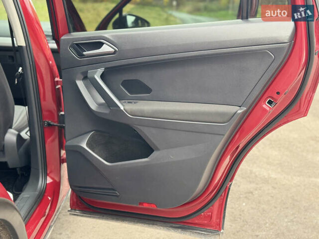 Красный Фольксваген Тигуан, объемом двигателя 2 л и пробегом 156 тыс. км за 16700 $, фото 64 на Automoto.ua