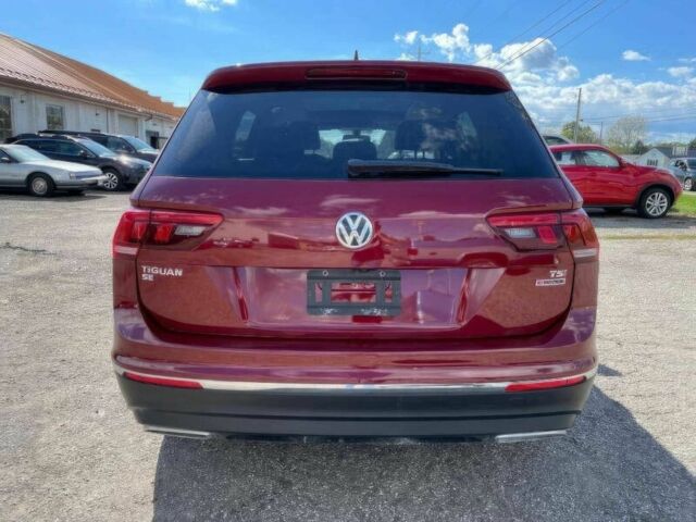 Червоний Фольксваген Тігуан, об'ємом двигуна 2 л та пробігом 49 тис. км за 9850 $, фото 6 на Automoto.ua