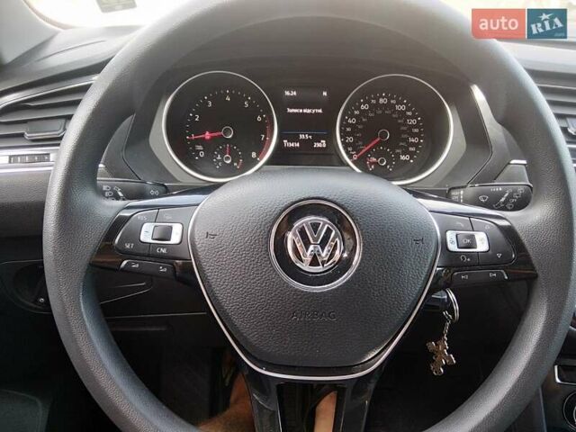 Красный Фольксваген Тигуан, объемом двигателя 1.98 л и пробегом 113 тыс. км за 16500 $, фото 9 на Automoto.ua
