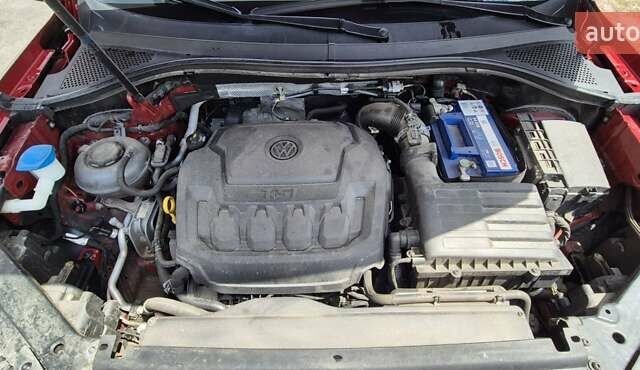 Червоний Фольксваген Тігуан, об'ємом двигуна 1.98 л та пробігом 110 тис. км за 21600 $, фото 17 на Automoto.ua