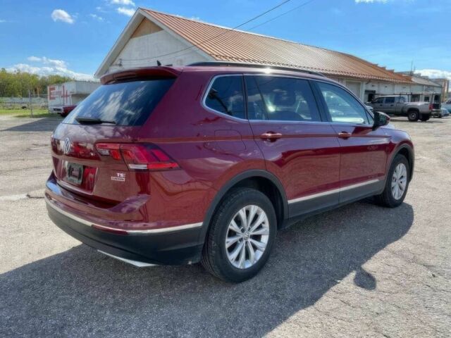 Червоний Фольксваген Тігуан, об'ємом двигуна 2 л та пробігом 49 тис. км за 9850 $, фото 5 на Automoto.ua