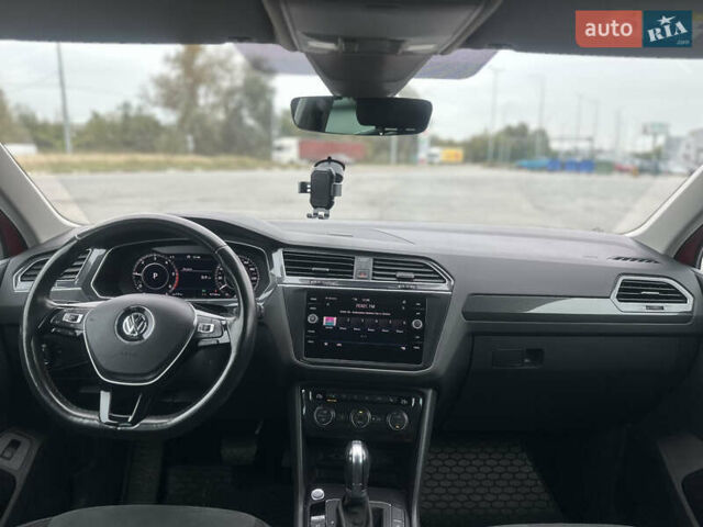 Красный Фольксваген Тигуан, объемом двигателя 1.97 л и пробегом 97 тыс. км за 26300 $, фото 20 на Automoto.ua