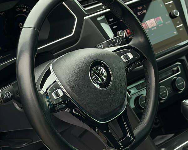 Красный Фольксваген Тигуан, объемом двигателя 1.98 л и пробегом 64 тыс. км за 29000 $, фото 16 на Automoto.ua