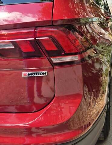 Червоний Фольксваген Тігуан, об'ємом двигуна 1.98 л та пробігом 110 тис. км за 21600 $, фото 23 на Automoto.ua