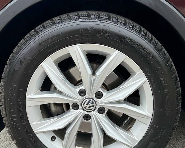 Красный Фольксваген Тигуан, объемом двигателя 1.98 л и пробегом 64 тыс. км за 29000 $, фото 8 на Automoto.ua