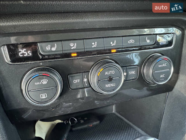 Красный Фольксваген Тигуан, объемом двигателя 2 л и пробегом 91 тыс. км за 18900 $, фото 24 на Automoto.ua