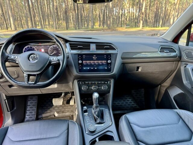 Червоний Фольксваген Тігуан, об'ємом двигуна 2 л та пробігом 91 тис. км за 18900 $, фото 5 на Automoto.ua