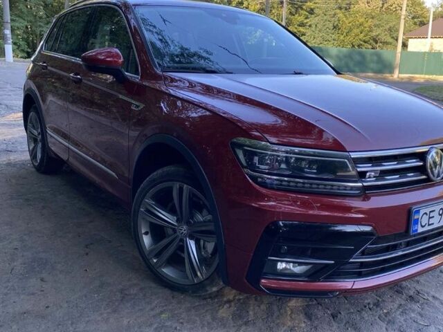 Красный Фольксваген Тигуан, объемом двигателя 2 л и пробегом 282 тыс. км за 26000 $, фото 1 на Automoto.ua