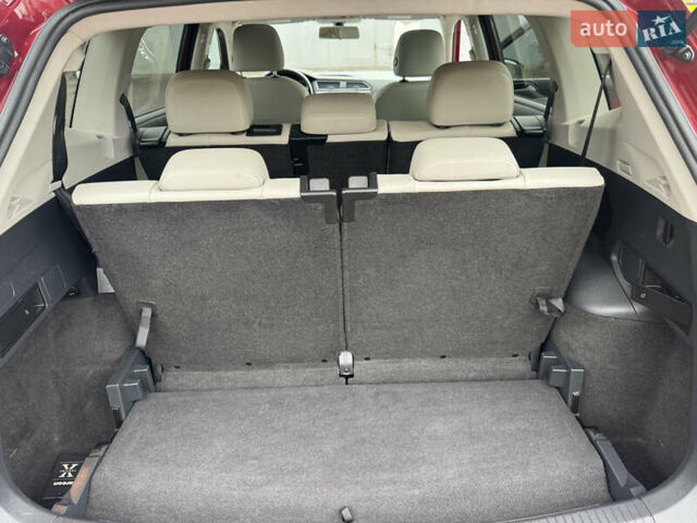 Червоний Фольксваген Тігуан, об'ємом двигуна 1.98 л та пробігом 176 тис. км за 16588 $, фото 2 на Automoto.ua