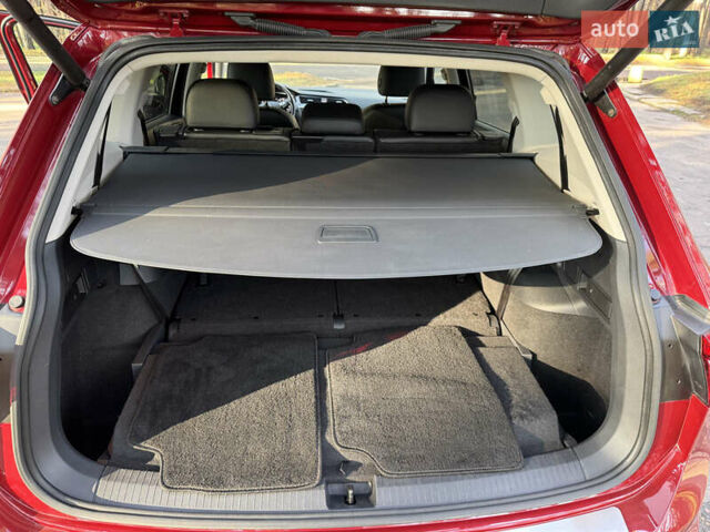 Красный Фольксваген Тигуан, объемом двигателя 2 л и пробегом 91 тыс. км за 18900 $, фото 18 на Automoto.ua