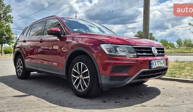 Червоний Фольксваген Тігуан, об'ємом двигуна 1.98 л та пробігом 110 тис. км за 21600 $, фото 3 на Automoto.ua