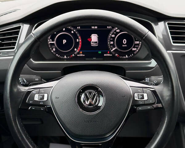 Красный Фольксваген Тигуан, объемом двигателя 1.98 л и пробегом 64 тыс. км за 29000 $, фото 12 на Automoto.ua