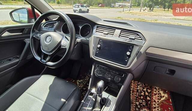 Червоний Фольксваген Тігуан, об'ємом двигуна 1.98 л та пробігом 110 тис. км за 21600 $, фото 7 на Automoto.ua