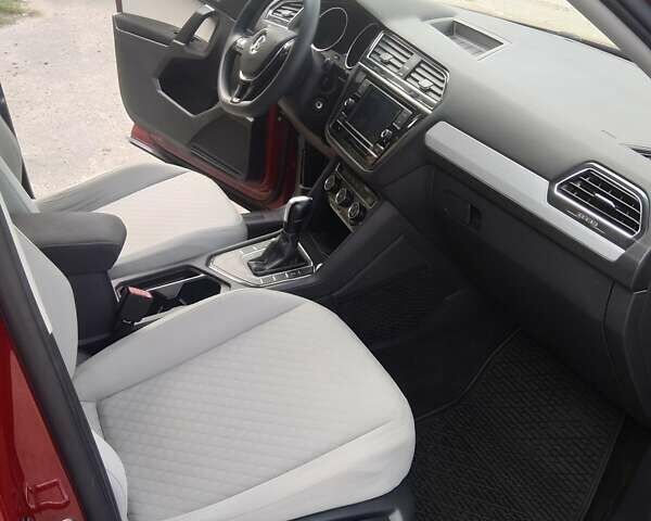 Красный Фольксваген Тигуан, объемом двигателя 1.98 л и пробегом 113 тыс. км за 16500 $, фото 14 на Automoto.ua