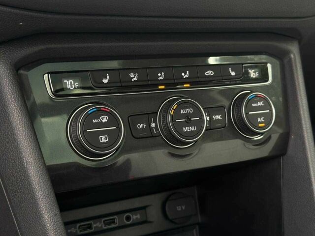 Красный Фольксваген Тигуан, объемом двигателя 2 л и пробегом 145 тыс. км за 20990 $, фото 20 на Automoto.ua