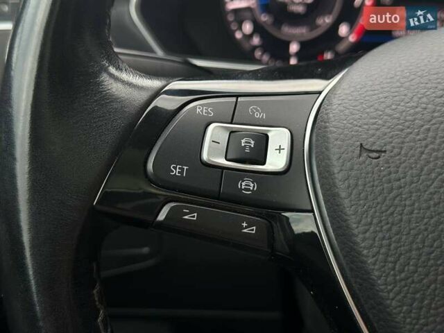 Красный Фольксваген Тигуан, объемом двигателя 2 л и пробегом 145 тыс. км за 19990 $, фото 28 на Automoto.ua