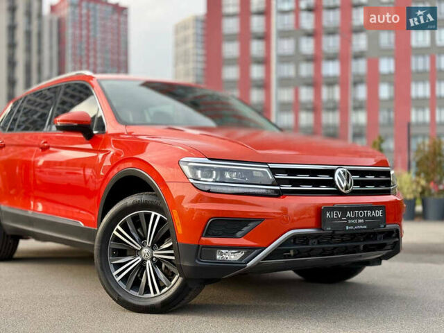 Красный Фольксваген Тигуан, объемом двигателя 2 л и пробегом 46 тыс. км за 22500 $, фото 2 на Automoto.ua