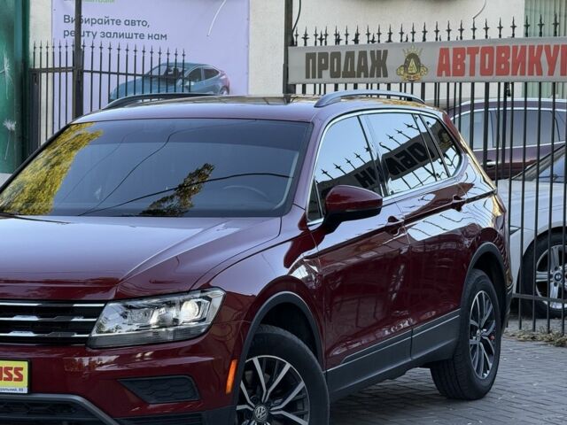 Червоний Фольксваген Тігуан, об'ємом двигуна 2 л та пробігом 99 тис. км за 20800 $, фото 5 на Automoto.ua