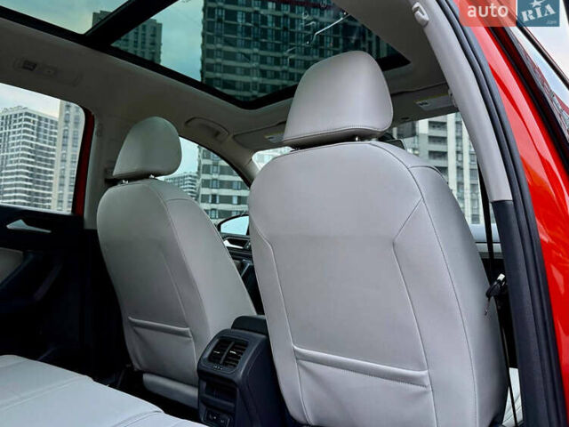 Красный Фольксваген Тигуан, объемом двигателя 2 л и пробегом 46 тыс. км за 22500 $, фото 43 на Automoto.ua