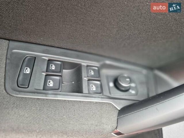 Красный Фольксваген Тигуан, объемом двигателя 2 л и пробегом 35 тыс. км за 17700 $, фото 32 на Automoto.ua