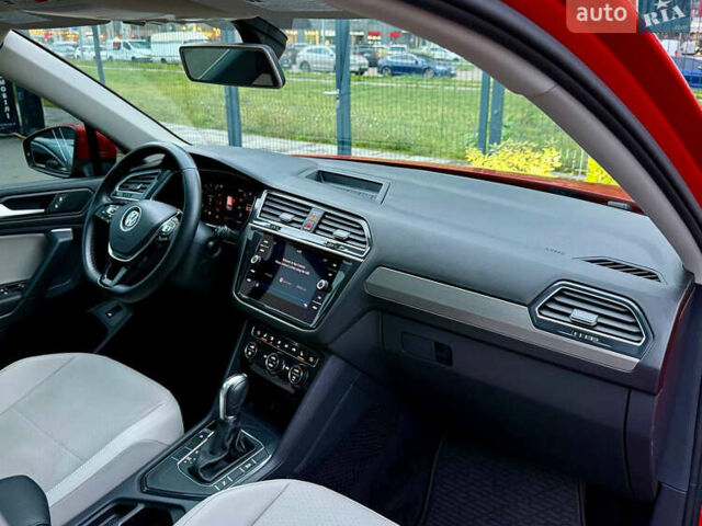Красный Фольксваген Тигуан, объемом двигателя 2 л и пробегом 46 тыс. км за 22500 $, фото 28 на Automoto.ua