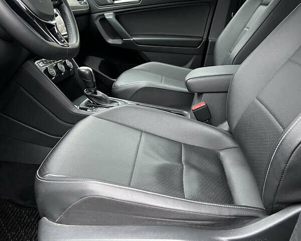 Красный Фольксваген Тигуан, объемом двигателя 1.98 л и пробегом 150 тыс. км за 19200 $, фото 19 на Automoto.ua