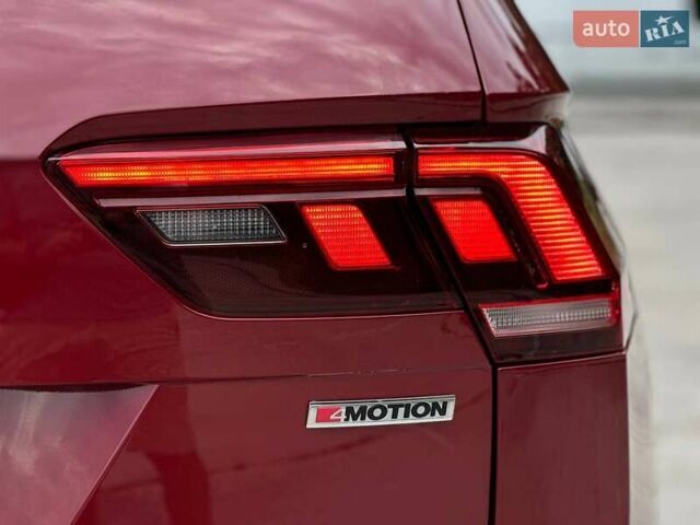 Красный Фольксваген Тигуан, объемом двигателя 2 л и пробегом 145 тыс. км за 19990 $, фото 11 на Automoto.ua