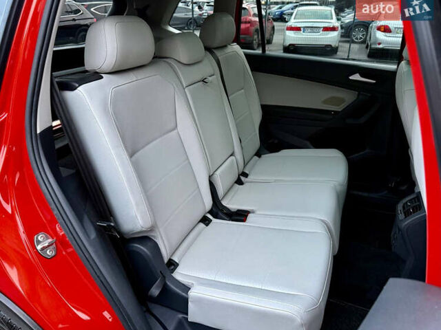 Красный Фольксваген Тигуан, объемом двигателя 2 л и пробегом 46 тыс. км за 22500 $, фото 27 на Automoto.ua