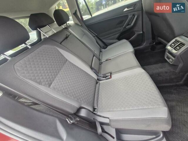 Красный Фольксваген Тигуан, объемом двигателя 2 л и пробегом 35 тыс. км за 17700 $, фото 29 на Automoto.ua