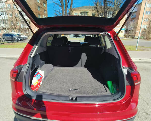 Червоний Фольксваген Тігуан, об'ємом двигуна 1.98 л та пробігом 62 тис. км за 23000 $, фото 6 на Automoto.ua