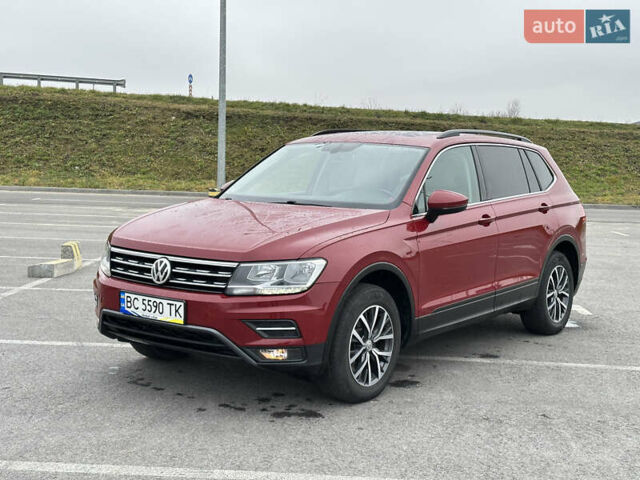 Красный Фольксваген Тигуан, объемом двигателя 2 л и пробегом 77 тыс. км за 20700 $, фото 2 на Automoto.ua